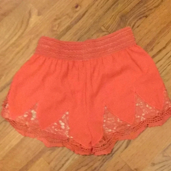Alt. B Coral Flowy Lace Shorts - Picture 4 of 4